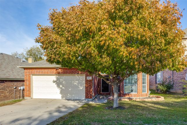 5812 Minnow Drive, Fort Worth, TX 76179