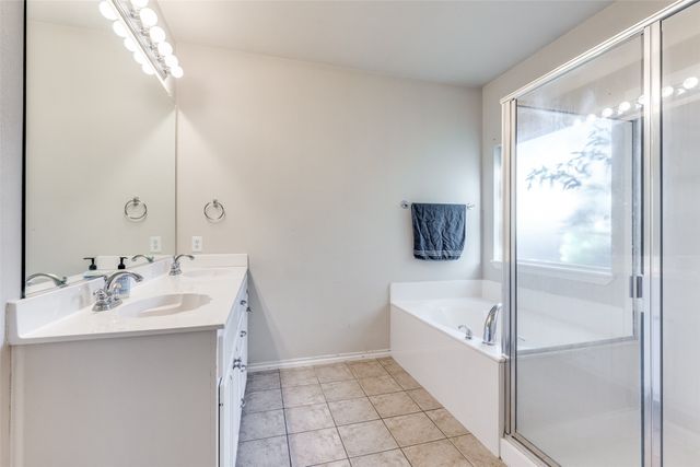 5812 Minnow Drive, Fort Worth, TX 76179