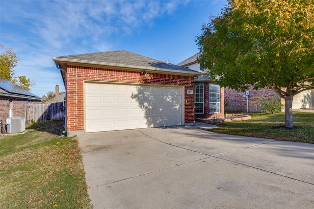 5812 Minnow Drive, Fort Worth, TX 76179