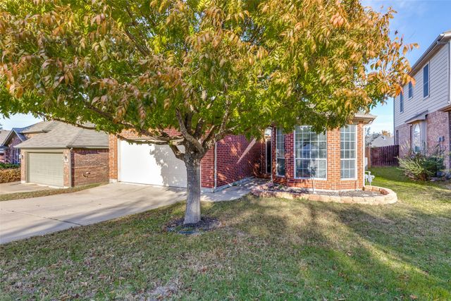 5812 Minnow Drive, Fort Worth, TX 76179