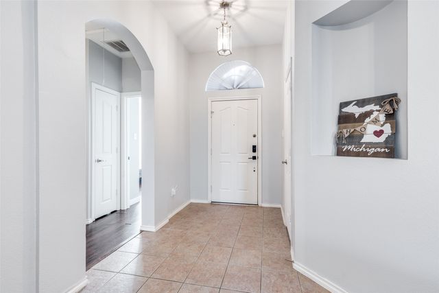 5812 Minnow Drive, Fort Worth, TX 76179