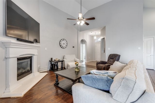 5812 Minnow Drive, Fort Worth, TX 76179