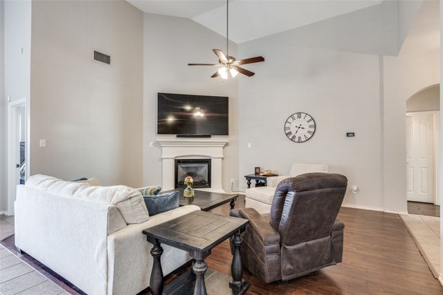 5812 Minnow Drive, Fort Worth, TX 76179