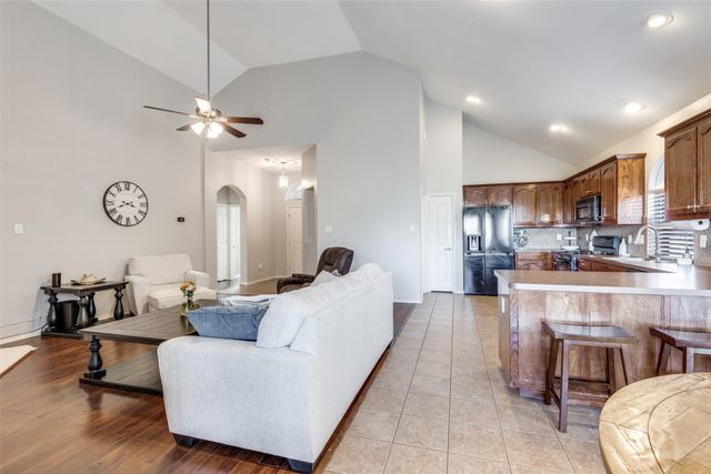 5812 Minnow Drive, Fort Worth, TX 76179