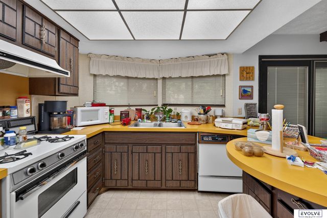 5064 S 106th Avenue, Omaha, NE 68127