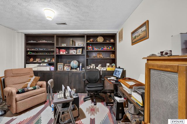 5064 S 106th Avenue, Omaha, NE 68127