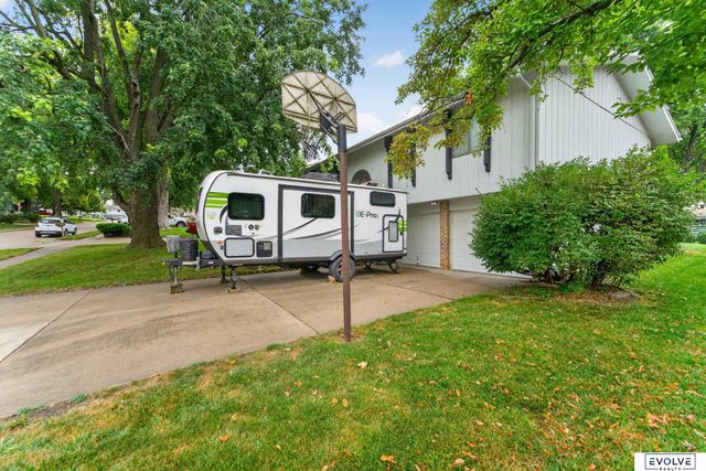5064 S 106th Avenue, Omaha, NE 68127