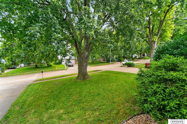 5064 S 106th Avenue, Omaha, NE 68127