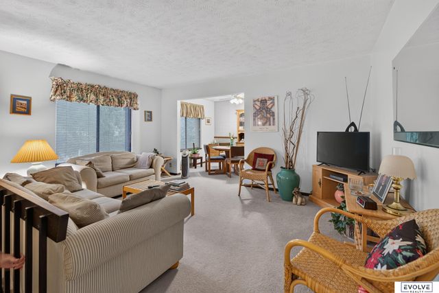 5064 S 106th Avenue, Omaha, NE 68127