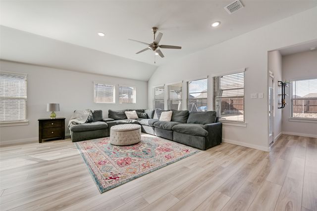 209 Little Bridge Drive, Lavon, TX 75166