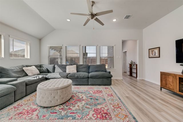 209 Little Bridge Drive, Lavon, TX 75166