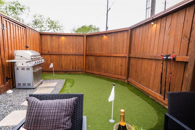 3203 Baron Street, Houston, TX 77020