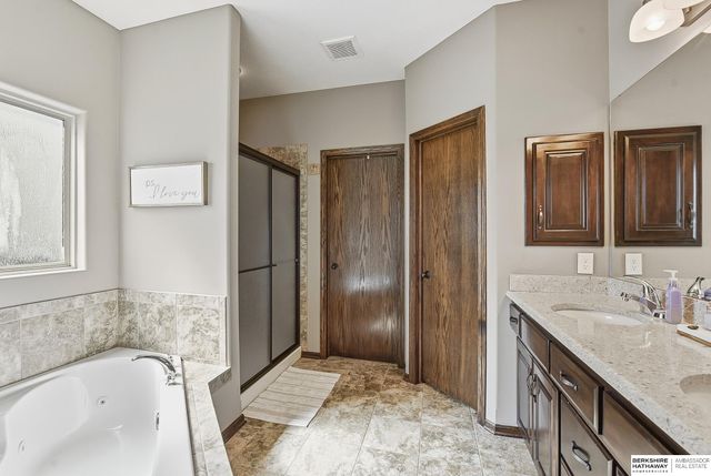 10805 Lake Tahoe Drive, Papillion, NE 68046