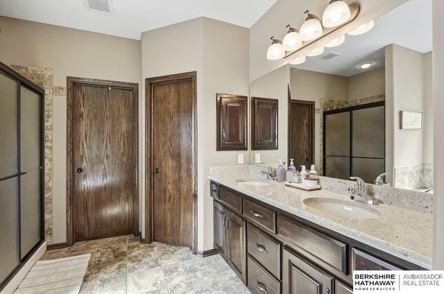 10805 Lake Tahoe Drive, Papillion, NE 68046