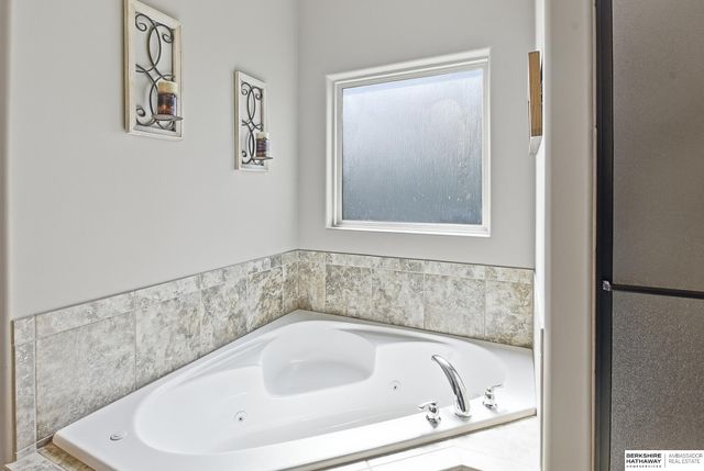 10805 Lake Tahoe Drive, Papillion, NE 68046