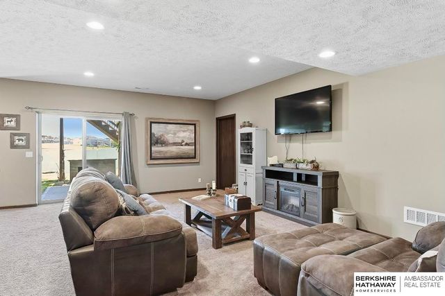 10805 Lake Tahoe Drive, Papillion, NE 68046