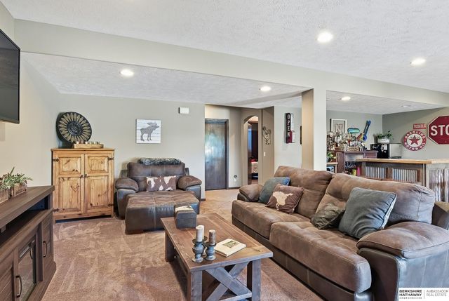 10805 Lake Tahoe Drive, Papillion, NE 68046