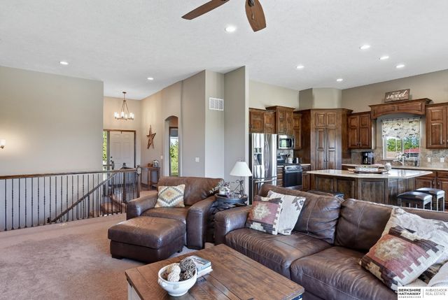 10805 Lake Tahoe Drive, Papillion, NE 68046