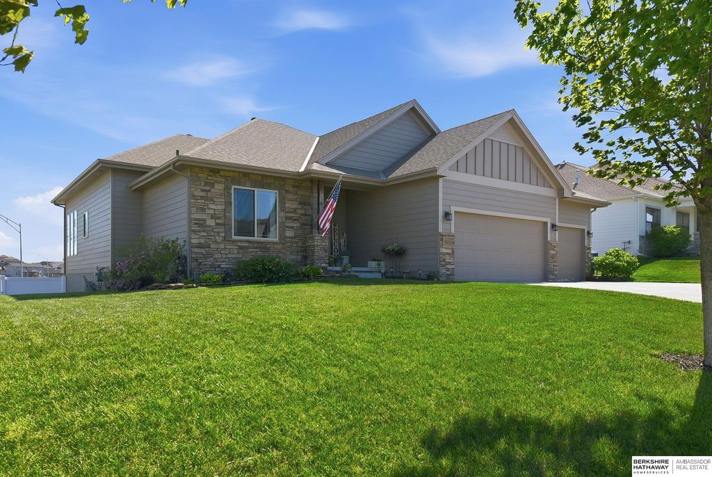 10805 Lake Tahoe Drive, Papillion, NE 68046
