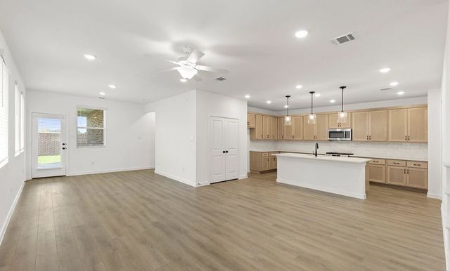 5909 Laurel Lake Lane, Pilot Point, TX 76258