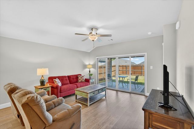 903 Edgehurst Drive, Princeton, TX 75071