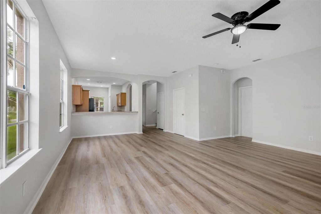Image 11 of property listing at 1720 BEAR BAY COVE, Orlando, FL 32824