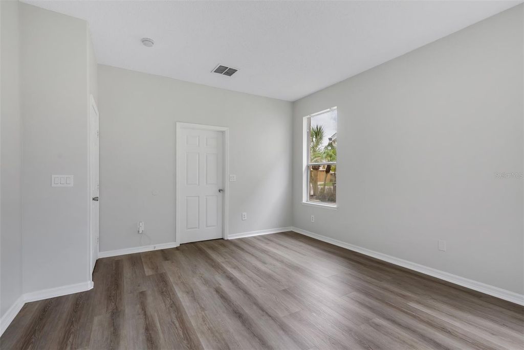 Image 14 of property listing at 1720 BEAR BAY COVE, Orlando, FL 32824