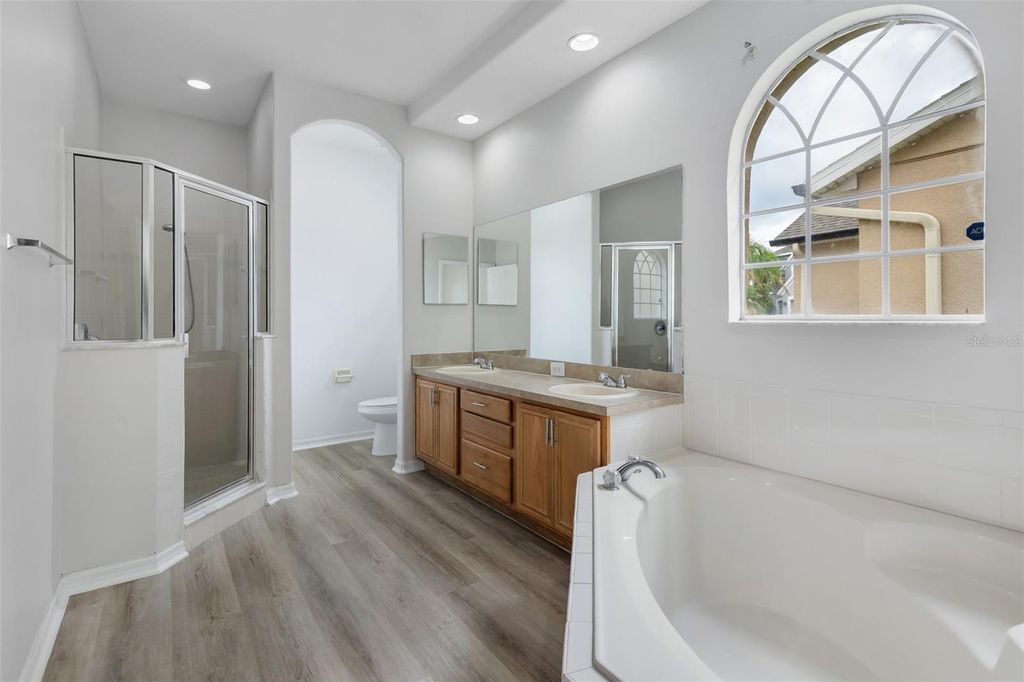 Image 15 of property listing at 1720 BEAR BAY COVE, Orlando, FL 32824