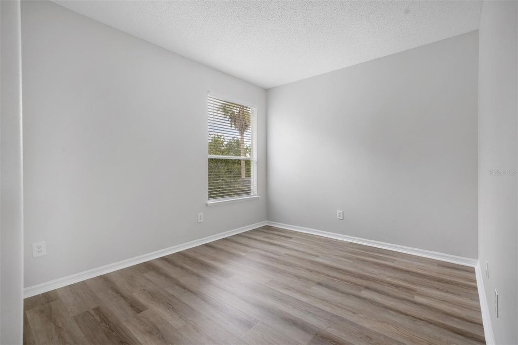 Image 18 of property listing at 1720 BEAR BAY COVE, Orlando, FL 32824