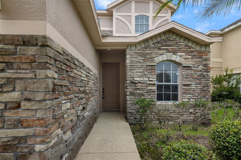 Image 3 of property listing at 1720 BEAR BAY COVE, Orlando, FL 32824