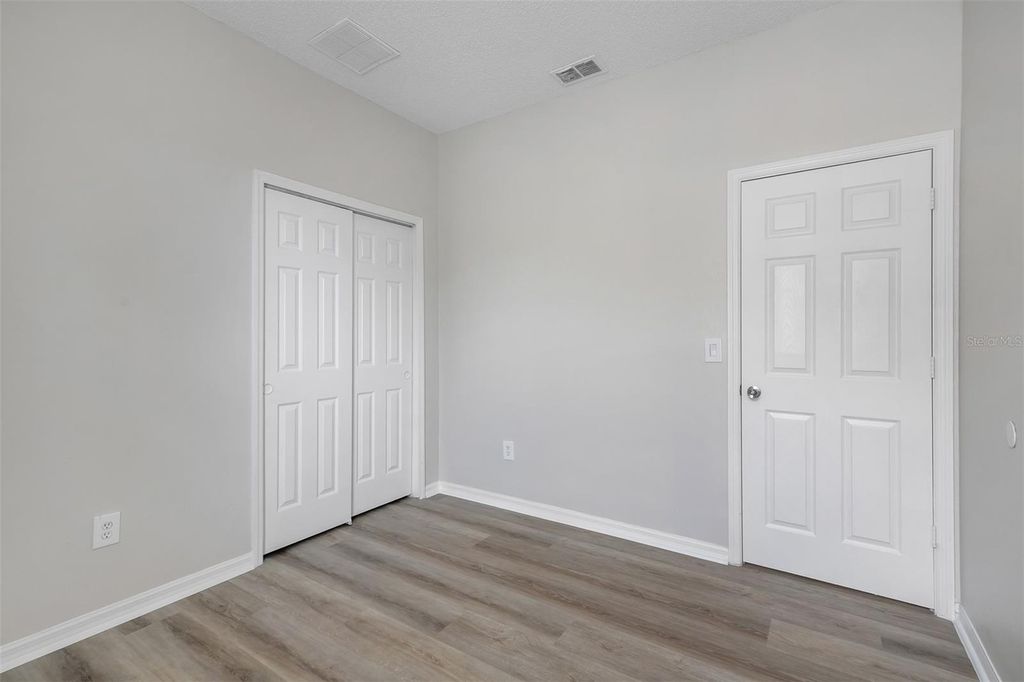 Image 21 of property listing at 1720 BEAR BAY COVE, Orlando, FL 32824