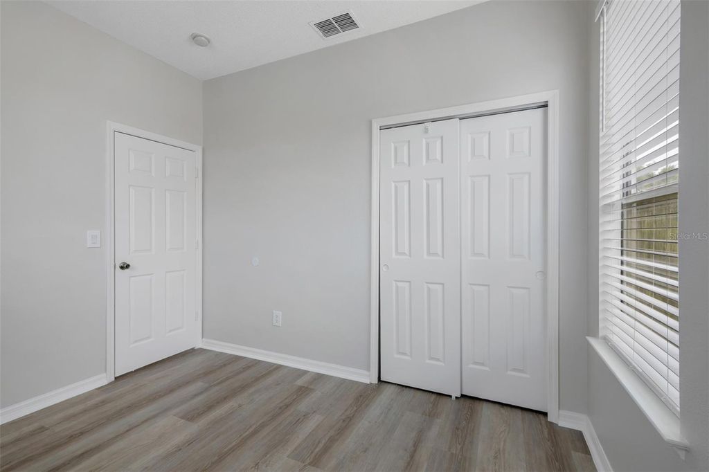 Image 25 of property listing at 1720 BEAR BAY COVE, Orlando, FL 32824