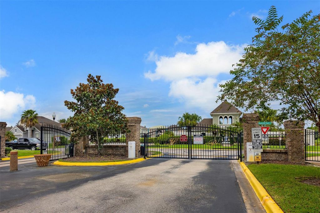 Image 31 of property listing at 1720 BEAR BAY COVE, Orlando, FL 32824