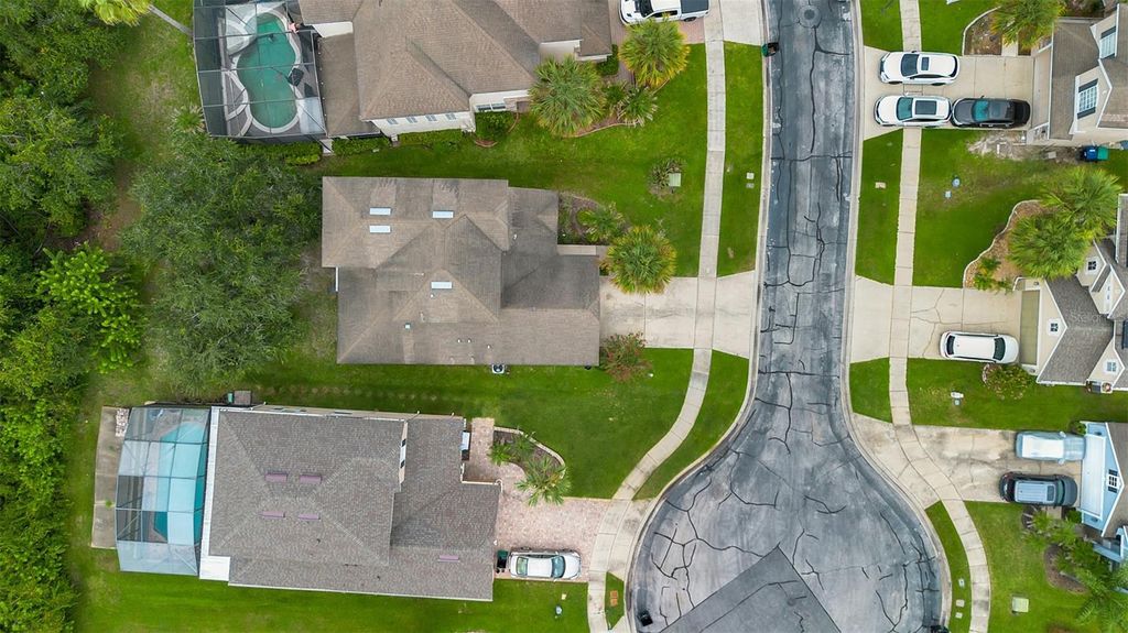Image 37 of property listing at 1720 BEAR BAY COVE, Orlando, FL 32824
