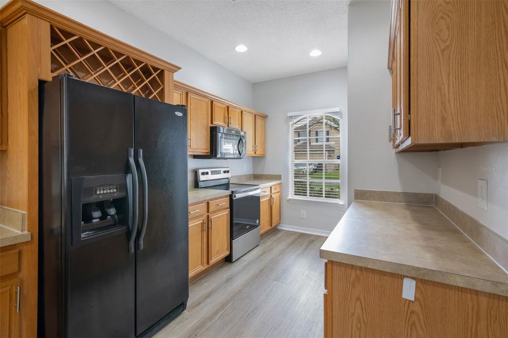 Image 7 of property listing at 1720 BEAR BAY COVE, Orlando, FL 32824