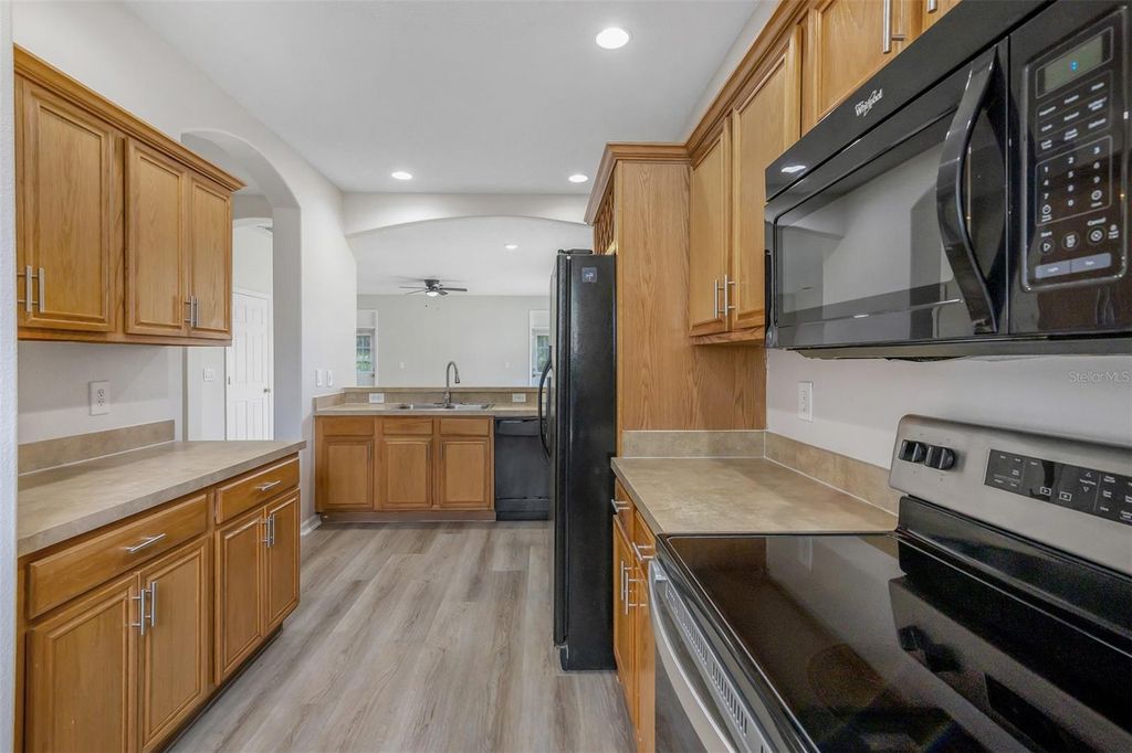 Image 8 of property listing at 1720 BEAR BAY COVE, Orlando, FL 32824