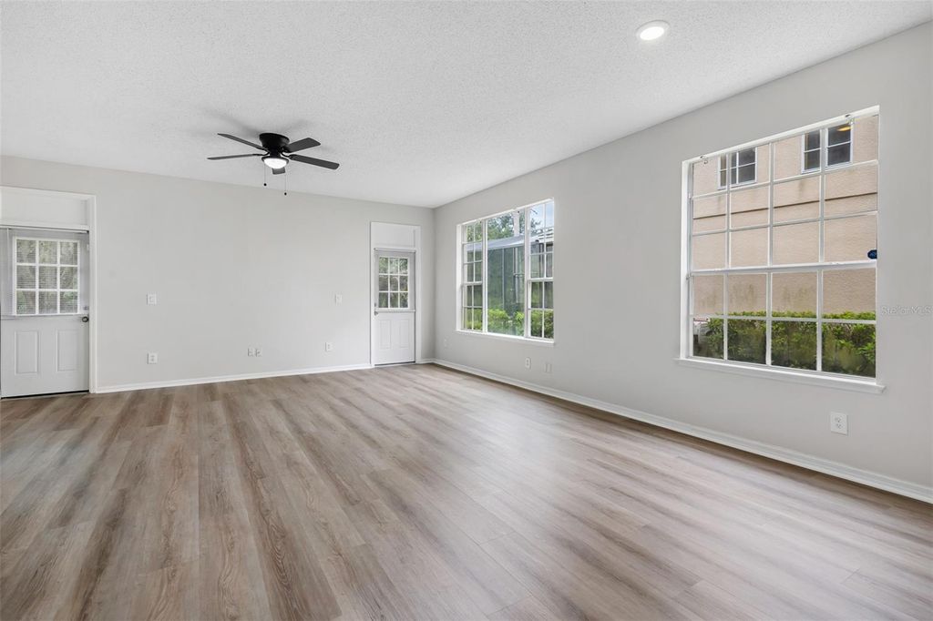 Image 9 of property listing at 1720 BEAR BAY COVE, Orlando, FL 32824