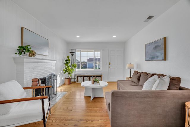 1024 Locust St, Livermore, CA 94551