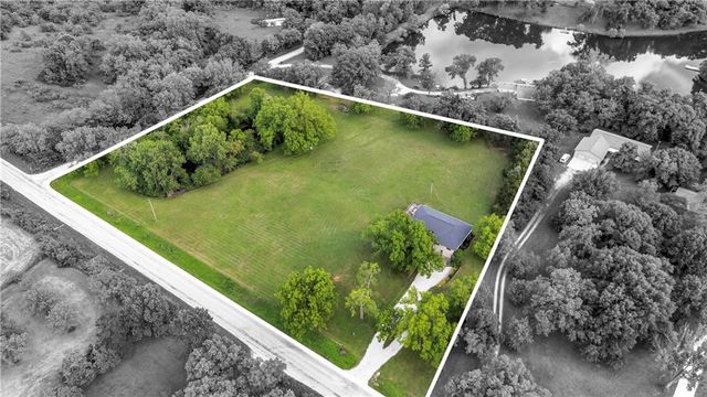 1758 Labette Road, Ottawa, KS 66067