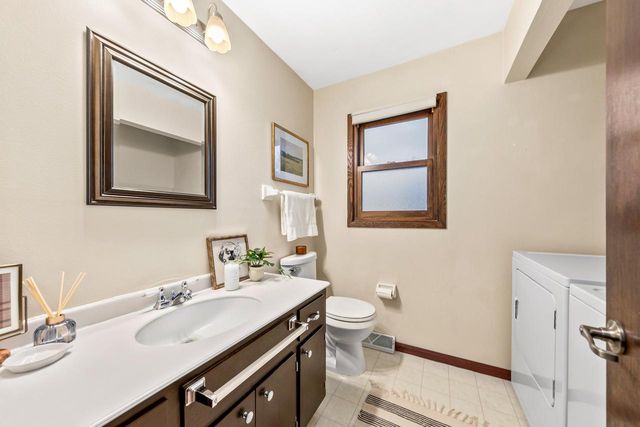 W158N10768 Catskill LANE, Germantown, WI 53022