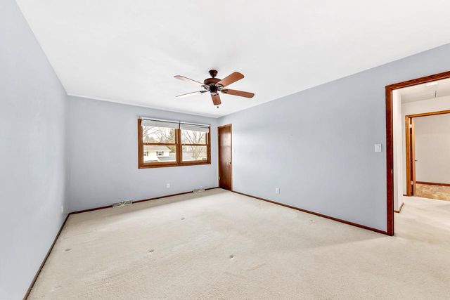 W158N10768 Catskill LANE, Germantown, WI 53022