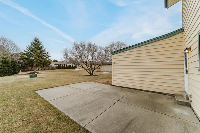 W158N10768 Catskill LANE, Germantown, WI 53022
