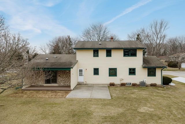 W158N10768 Catskill LANE, Germantown, WI 53022