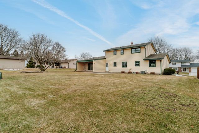 W158N10768 Catskill LANE, Germantown, WI 53022