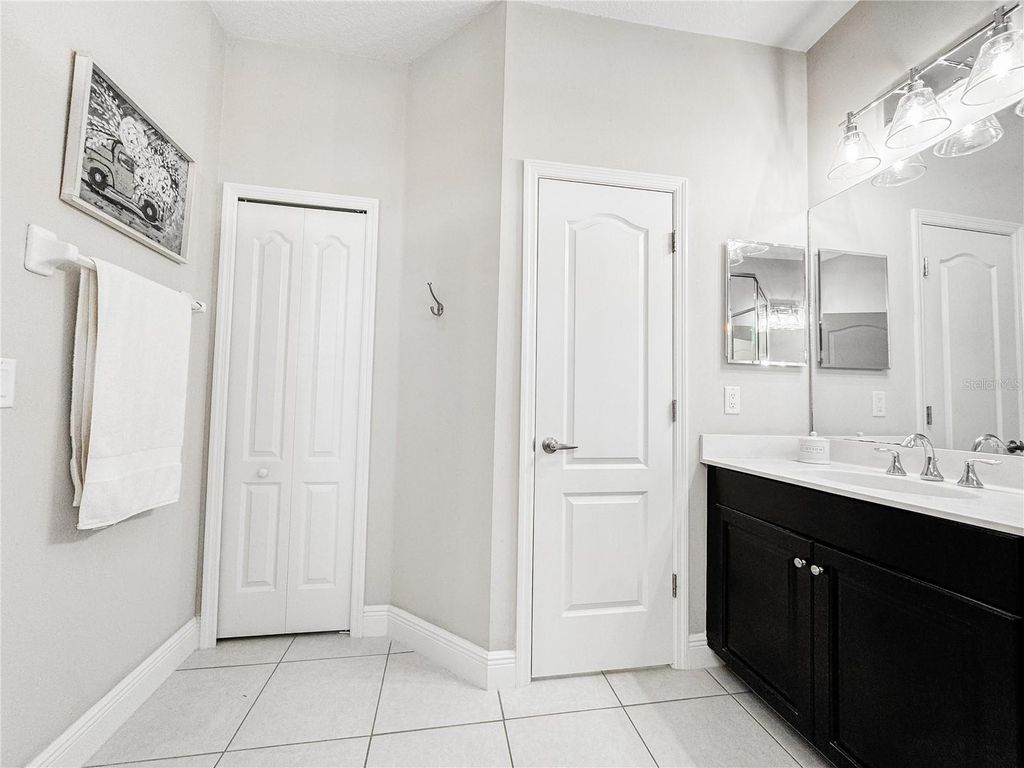 Image 22 of property listing at 12344 WHISPER LAKE DRIVE, Bradenton, FL 34211