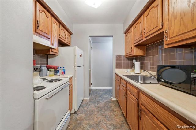 25713 Salem Street, Roseville, MI 48066