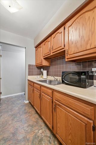 25713 Salem Street, Roseville, MI 48066