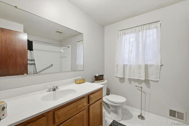 25713 Salem Street, Roseville, MI 48066