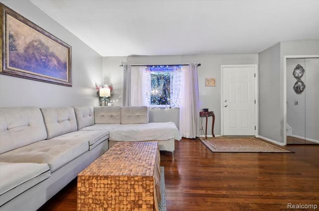 25713 Salem Street, Roseville, MI 48066