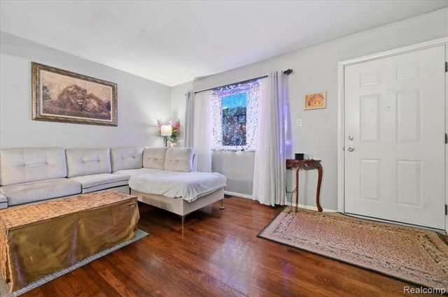 25713 Salem Street, Roseville, MI 48066